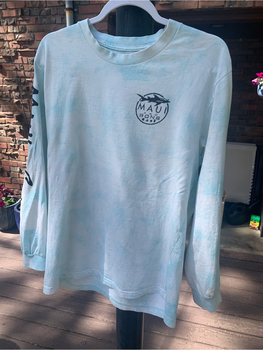 Maui and Sons light blue tie-dye LS 

Soft cotton, possibly VTG classic logo
Med